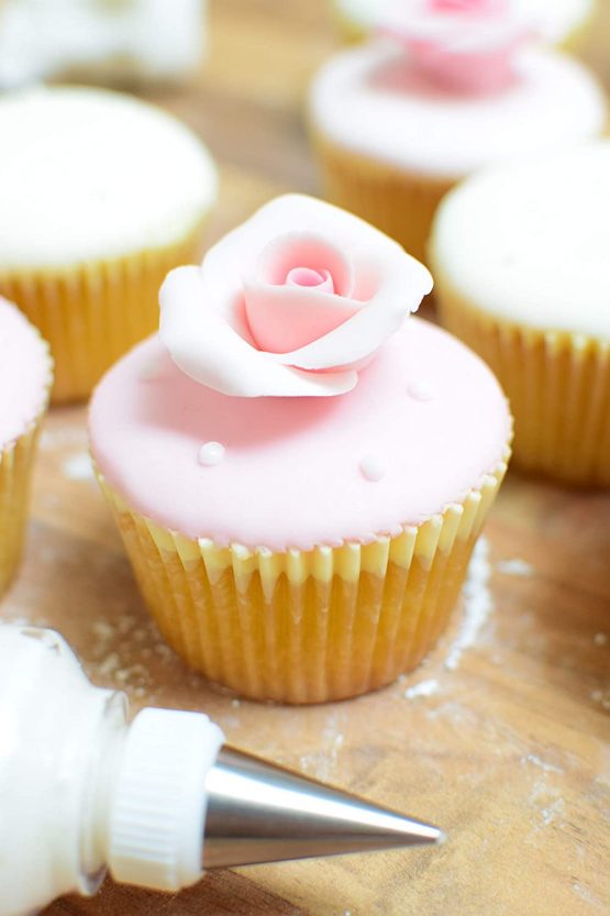 Tala Icing Bag Set with 6 Nozzles, Scraper and Brush - Image 4