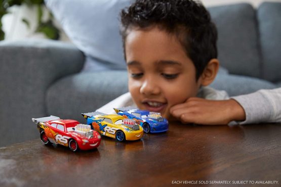 Disney Cars GFV34 Pixar's Cars XRS Drag Racing Lightning McQueen 1:55 Scale Die-cast Vehicle, Multicoloured - Image 3