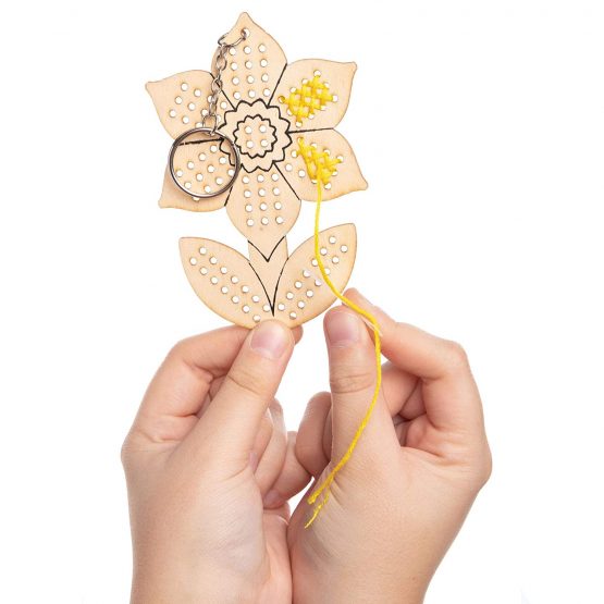 Baker Ross AT605 Daffodil Wooden Cross Stitch Keyring Kits - Pack of 5, Introduction to Sewing, Wooden Templates with Bright Coloured Wool for Craft Key Chains - Image 3