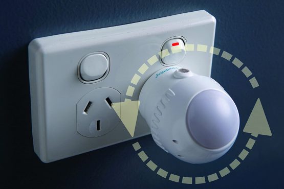 Dreambaby Swivel Auto-Sensor LED Night Light - Image 2