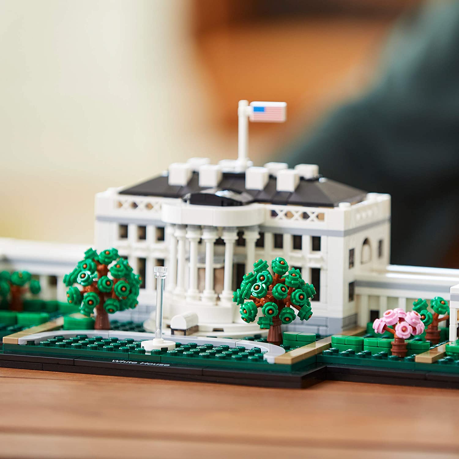 LEGO 21054 Architecture The White House Display Model Building Kit - Image 4
