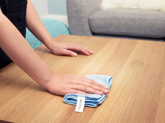 Clay Roberts Microfibre Cleaning Cloths, 40cm x 30cm - Pack of 5 - Image 3