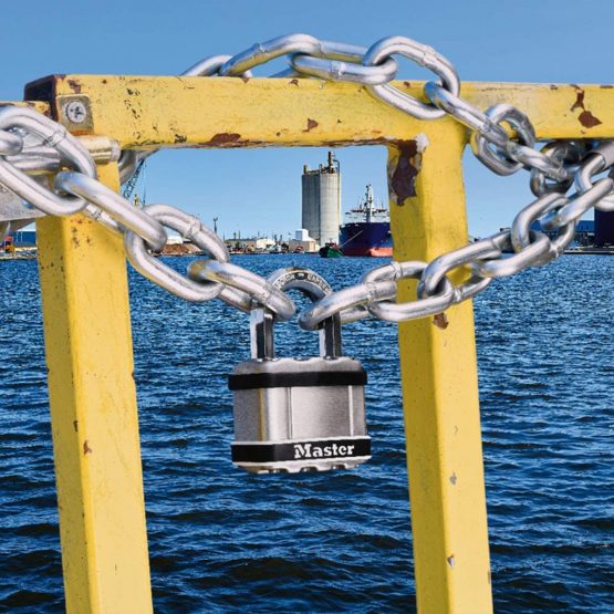 Master Lock M5EURDSTS Heavy Duty Padlock [Laminated, Stainless Steel Body Cover] -Ideal to Secure Boats and Gates in Marine Environment, Silver - Image 4
