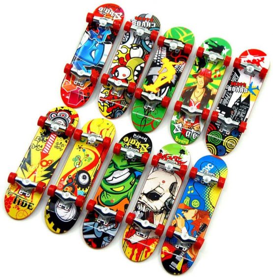 Topways® Finger Mini Skateboard, Deck Truck Finger Board Skate Toy Perfect for Kids Party Favours Bag Fillers Children Gift Random 6pcs