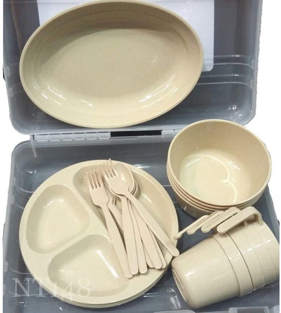 BS 32PC REUSABLE PLASTIC CAMPING PICNIC SET PLATES BOWLS GLASSES SPOONS FORKS UK - Image 2