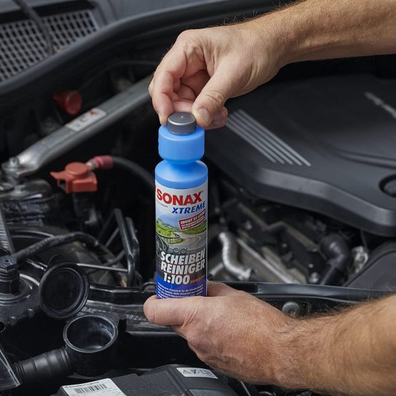 XTREME CLEAR VIEW 1:100 (250 ml) - Highly effective concentrate for the windscreen washer during summer. Compatible with paintwork, rubber and plastics. | Item-No. 02711410-544 - Image 2