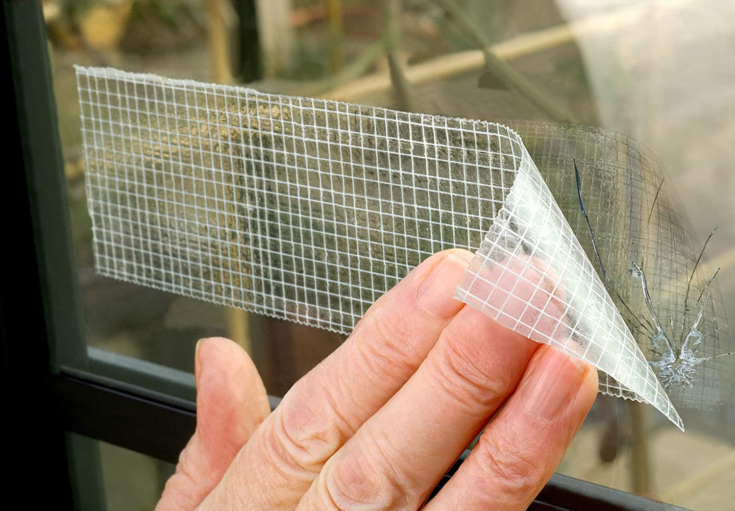 Duck Tape Ultimate Cloth Tape Clear 50mm x 20m. The ultimate high strength waterproof gaffer and duct adhesive cloth repair tape - Image 4