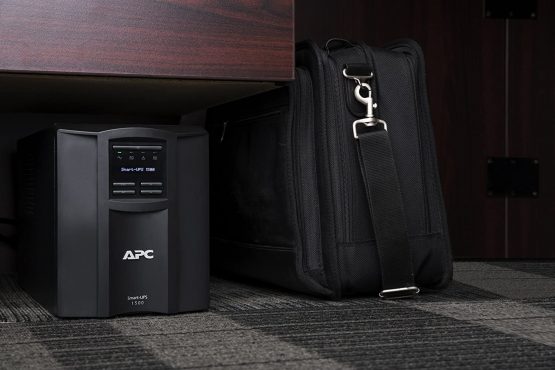 APC by Schneider Electric Smart-UPS SMT-SmartConnect - SMT1500IC - Uninterruptible Power Supply 1500VA (Cloud enabled, 8 Outlets IEC-C13), Black - Image 4