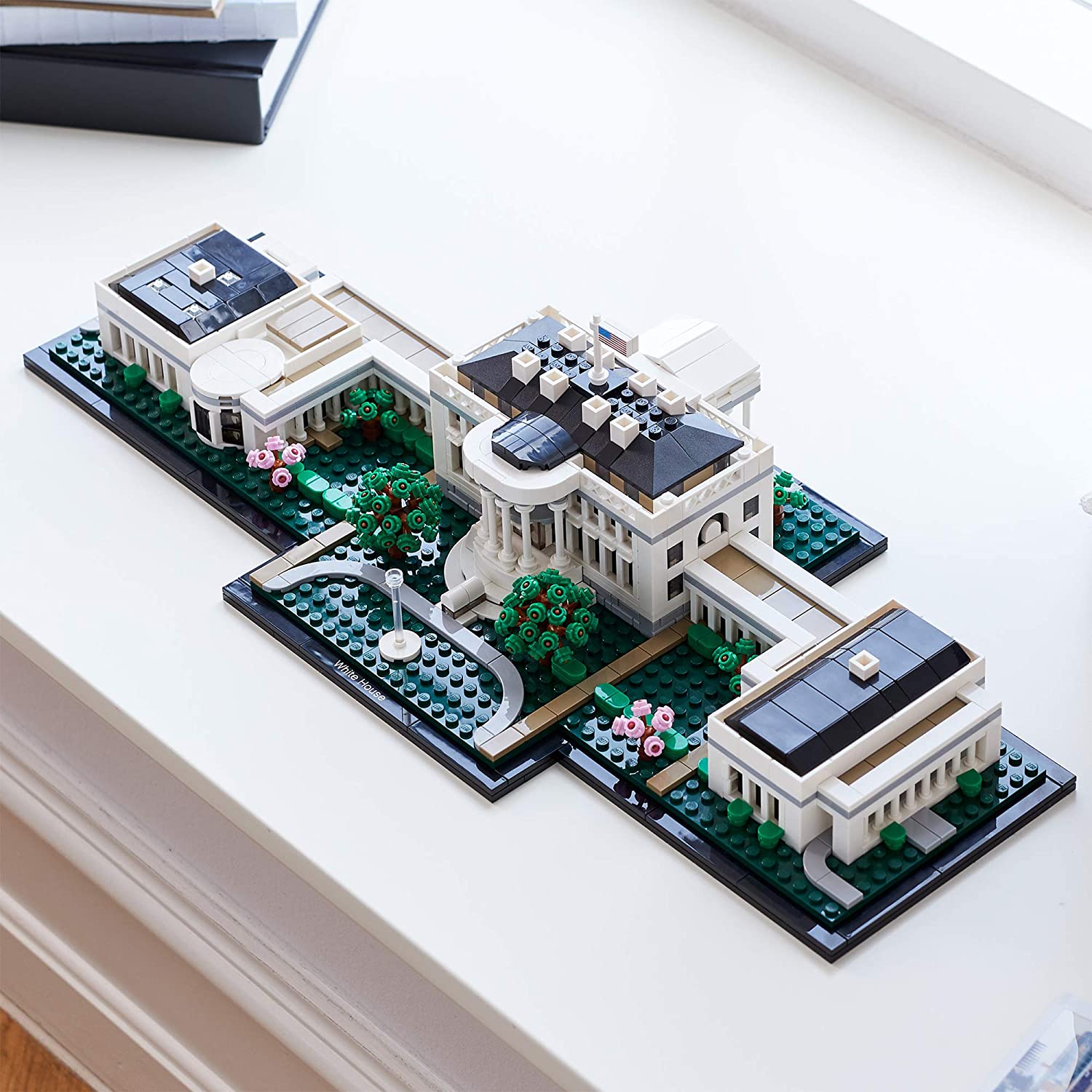 LEGO 21054 Architecture The White House Display Model Building Kit - Image 2