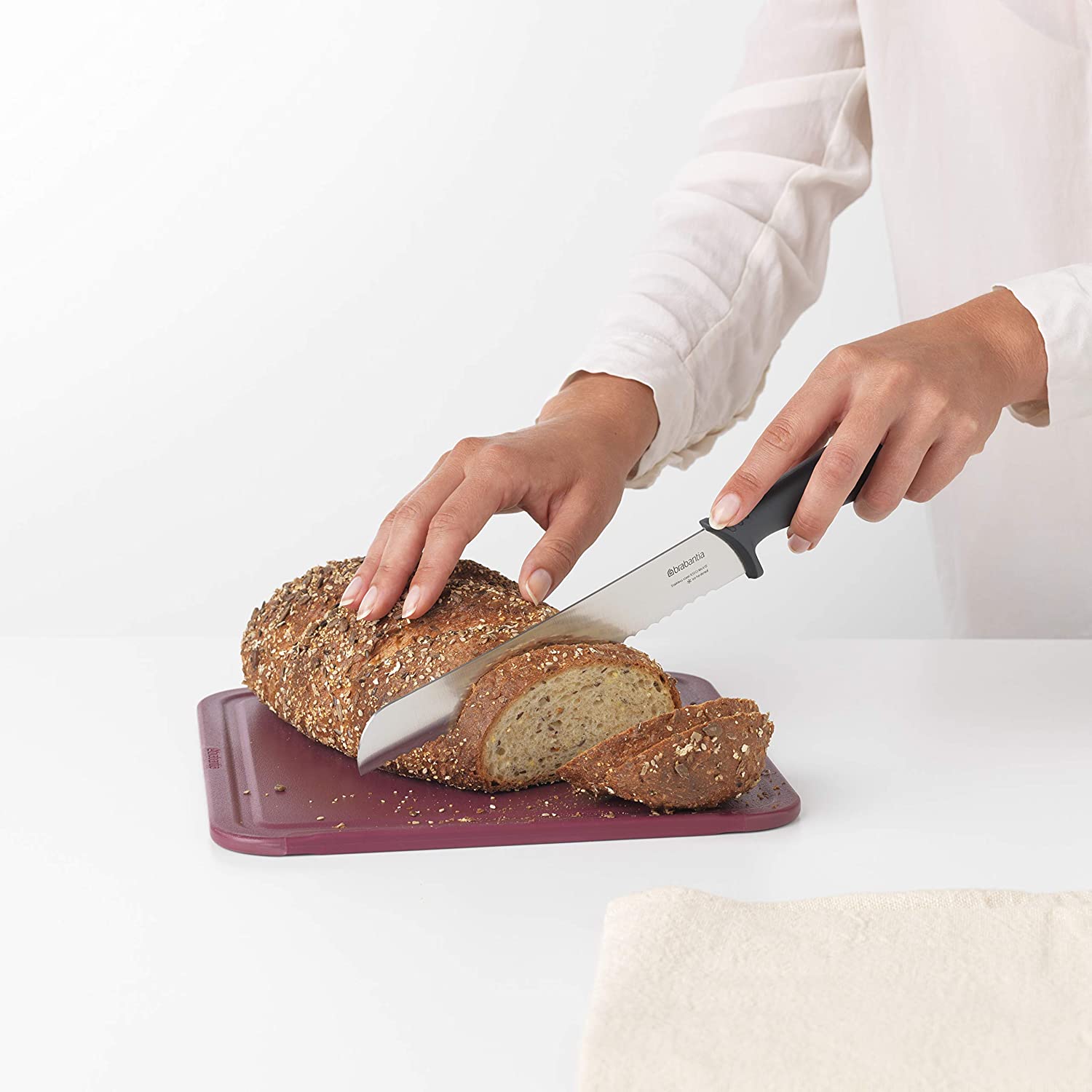 Brabantia Tasty+ Bread Knife (Dark Grey) Hardened Steel Long Serated Blade Kitchen Knife - Image 3