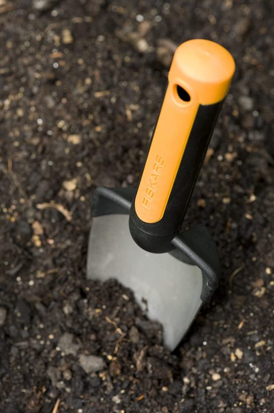 Fiskars Premium Planters Transplanter, Length 27 cm, Stainless Steel Trowel, Black/Orange, Premium, 1000727 - Image 3