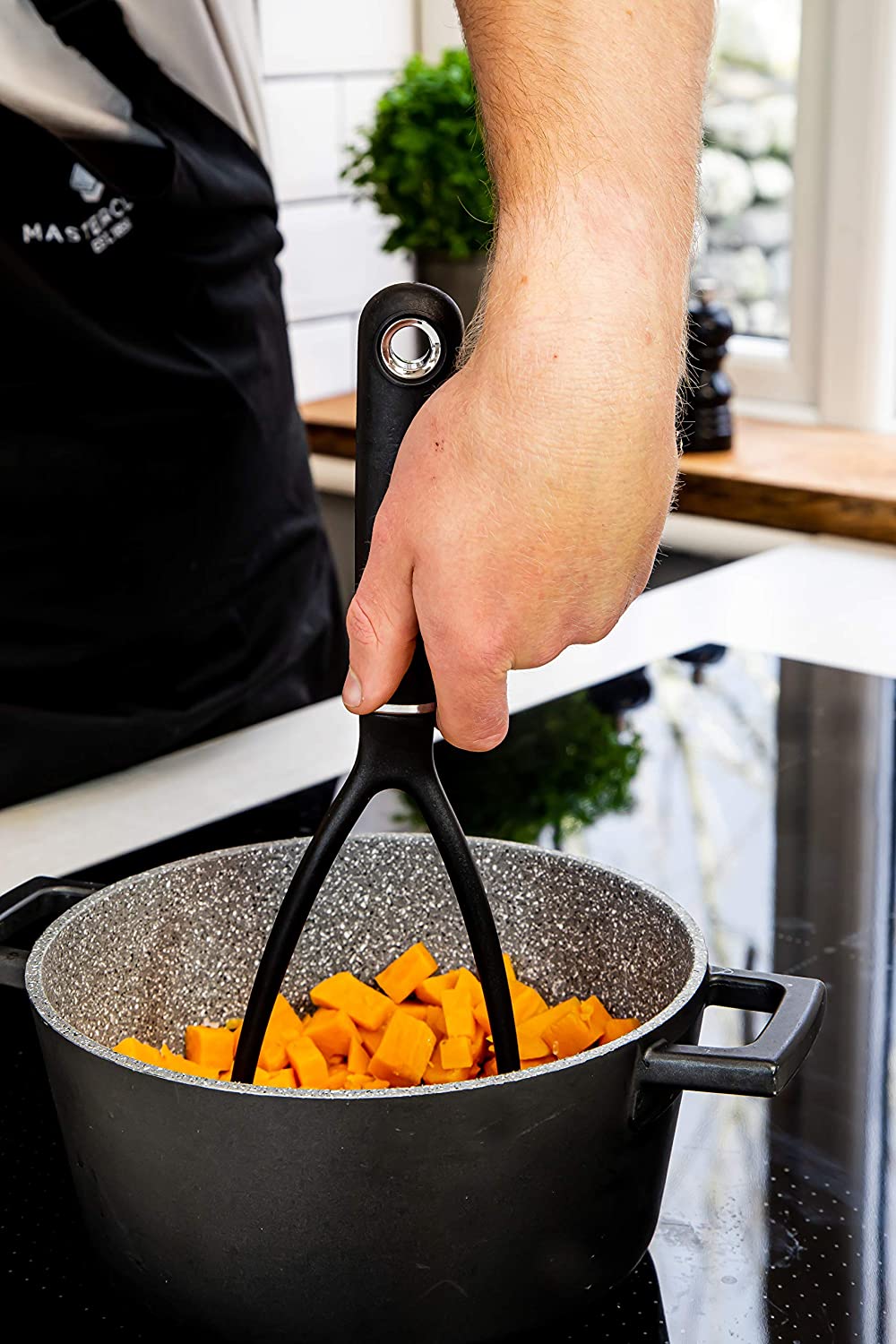MasterClass Potato Masher, Stainless Manual Mash Potato Maker, Ergonomic Soft-touch Nylon Handles, 34 cm (13.4''), Black - Image 4