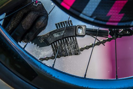 Muc-off 371 Claw Brush-Black - Image 4