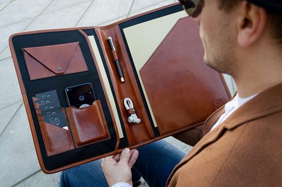 Time Resistance Hand-Crafted Full Grain Leather Documents Holder Leather Organizer Portfolio Laptop Holder (Amber) - Image 3