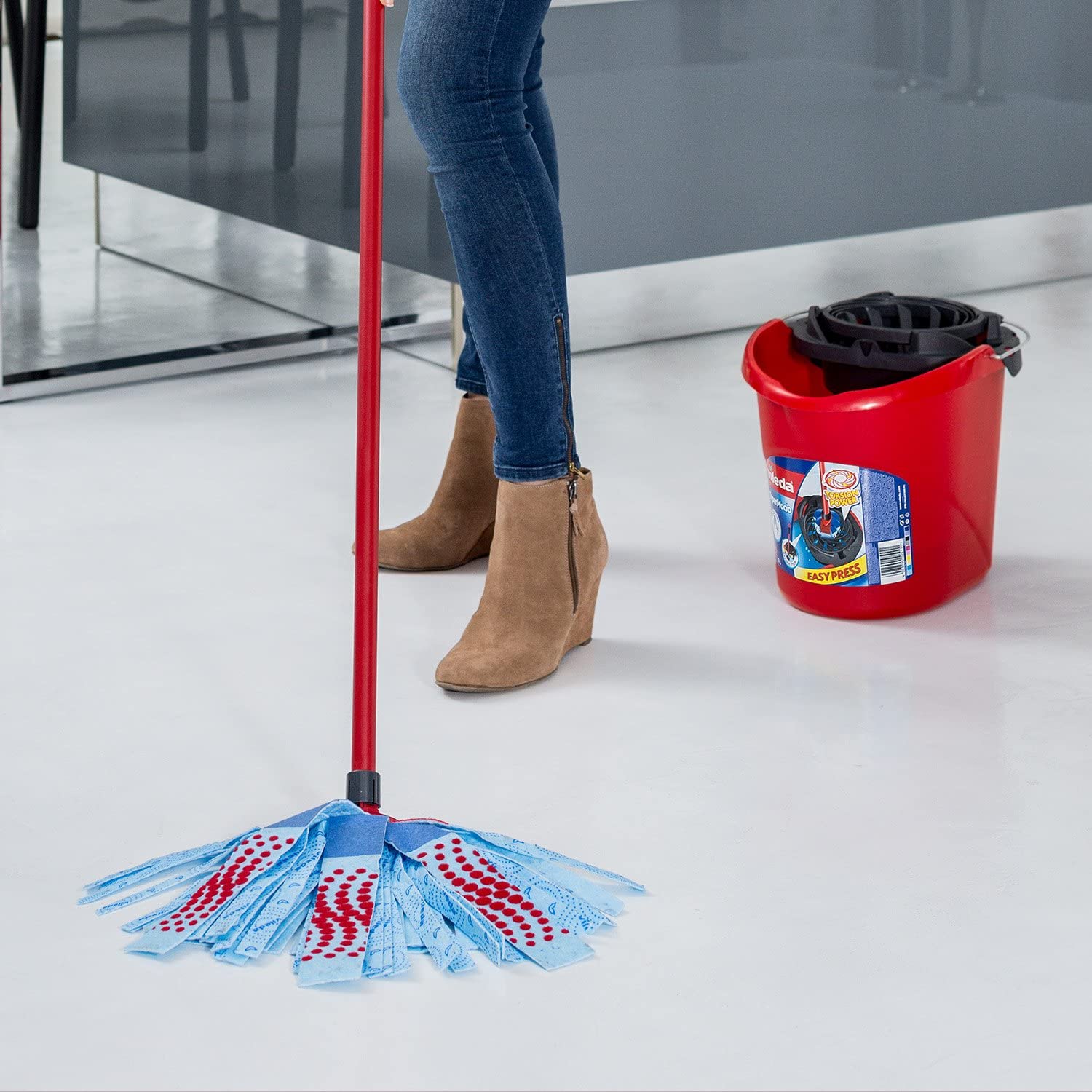 Vileda SuperMocio 3Action XL Mop & Bucket Set including Torsion Wringer, Blue,red, 40 x 28.3 x 28.5 cm - Image 4