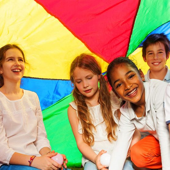 THE TWIDDLERS - 12ft Parachute Play Tent Kids Game with 12 Handles - Image 3