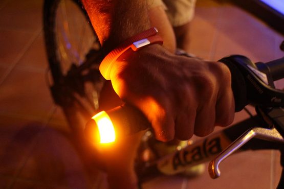 WingLights Mag V3 - Amber Indicator Lights for Bicycles and E-Scooters with Magnetic Mount - Image 2