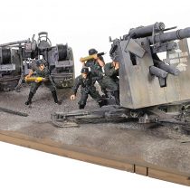 Forces of Valor 1:32 801008A German 88mm Flak 36/37 Anti-Aircraft Gun With Flak 38 Barrel Stalingrad, 1942 & Figures