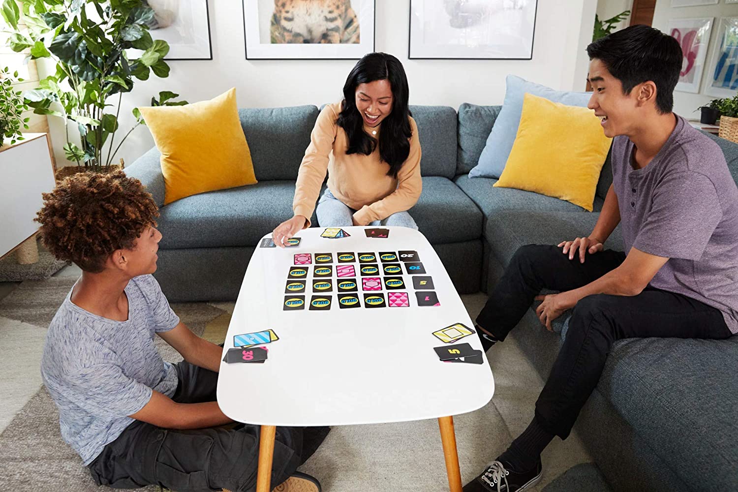 Mattel Games - GTH21 Who dares wins card game and family game, suitable for 2 - 4 players, card games and family games from 7 years - Image 2