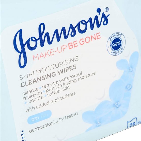 Johnson's Face Care Makeup Moisturising Wipes, Pack of 25 Wipes - Image 3