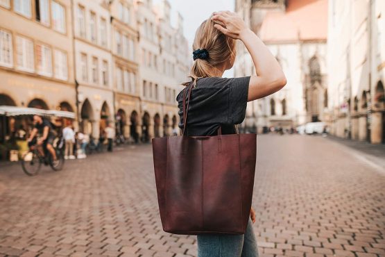 Gusti Handbag Leather Ladies Men big Cassidy Shopper 13L Shoulder Bag (Black, Wine Red, Brown) - Image 3