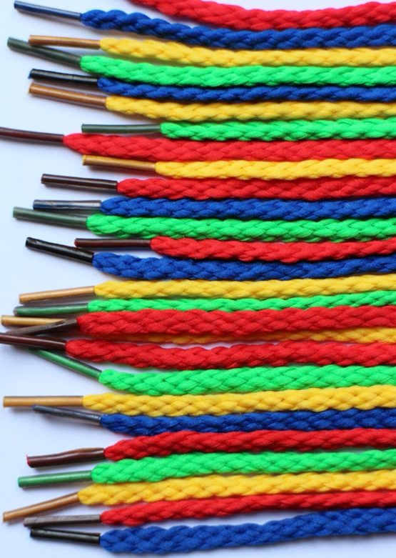Kids B Crafty 40 Pack Of Coloured Laces Threading Toys, Buttons, Beads 4 Colours, Threading Laces For Children , Fine Motor Skills, Lacing Toys