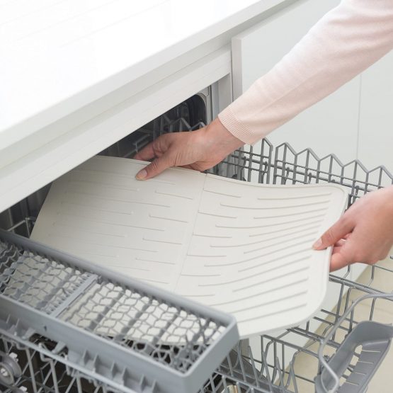 Brabantia 117466 Silicone Dish Drying Mat, Steel, Light Grey, 43.8 x 32.5 x 0.9 cm - Image 2