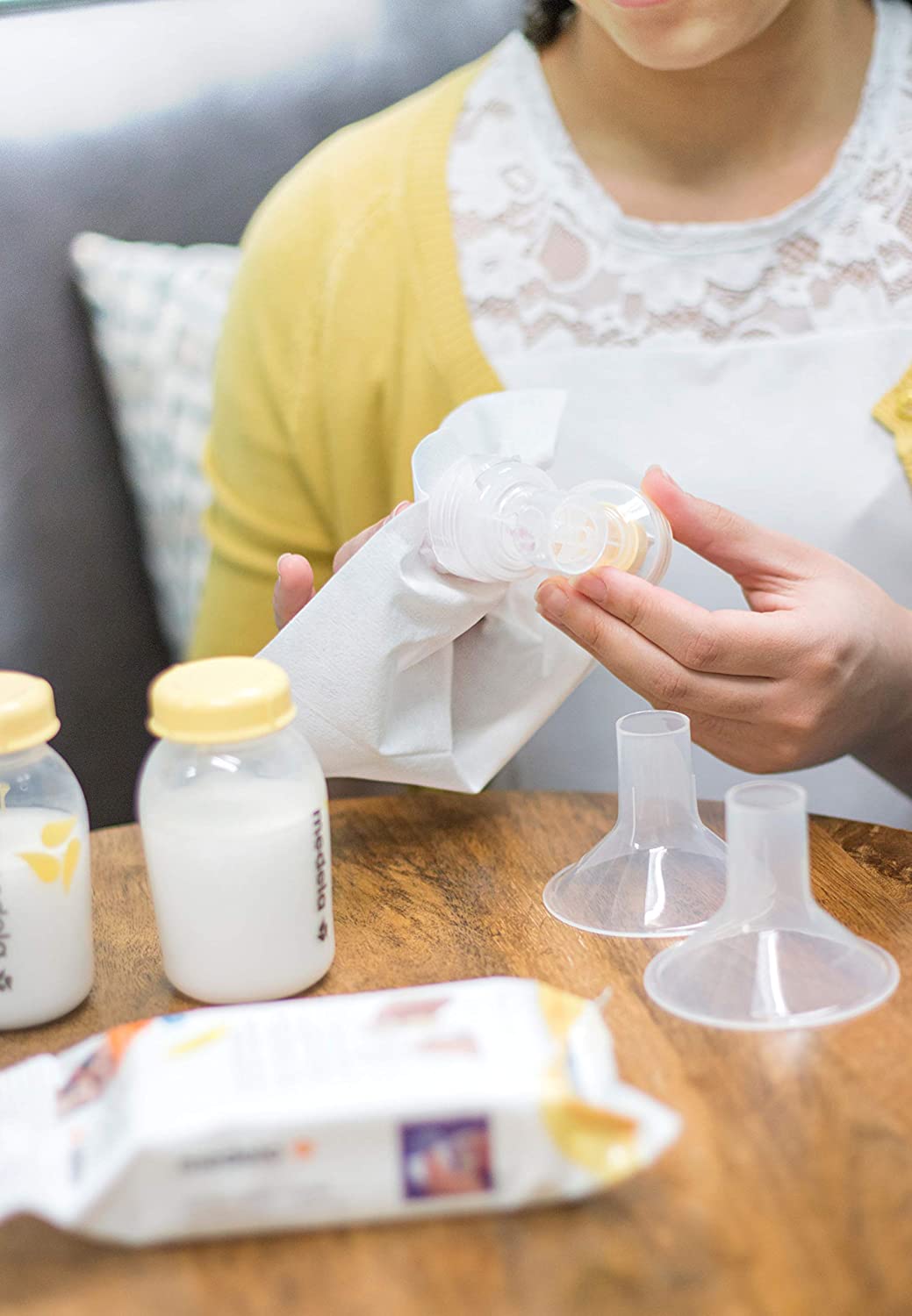 Medela Quick Cleantm Breastpump & Accessory Wipes, 1 count (Pack of 24) - Image 2