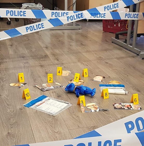 Kobe1 Police,Crime Scene Kit: Police Tape (6mx1),Evidence Bags (x2),Photo Evidence Frames(7cm x 4cm Folded) (Frames 1-10) - Image 2