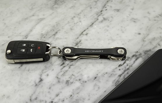 KeySmart Flex - Compact Key Holder and Keychain Organizer (up to 8 Keys, Black) - Image 4