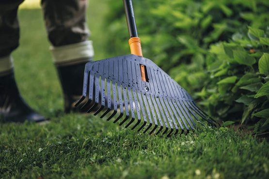 Fiskars Solid rastrillo para hojas, Standard - Image 3