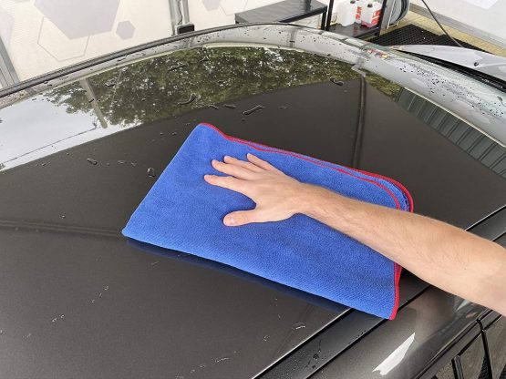 Gtechniq MF2 Microfibre Drying Towel - Ultra Soft, Super Absorbent, 450GSM Short Pile Wicks Away Water, Reduces Marring and Gloss Loss - Measures 60 x 90cm Large Size Reusable Detailing Cloth - Image 3