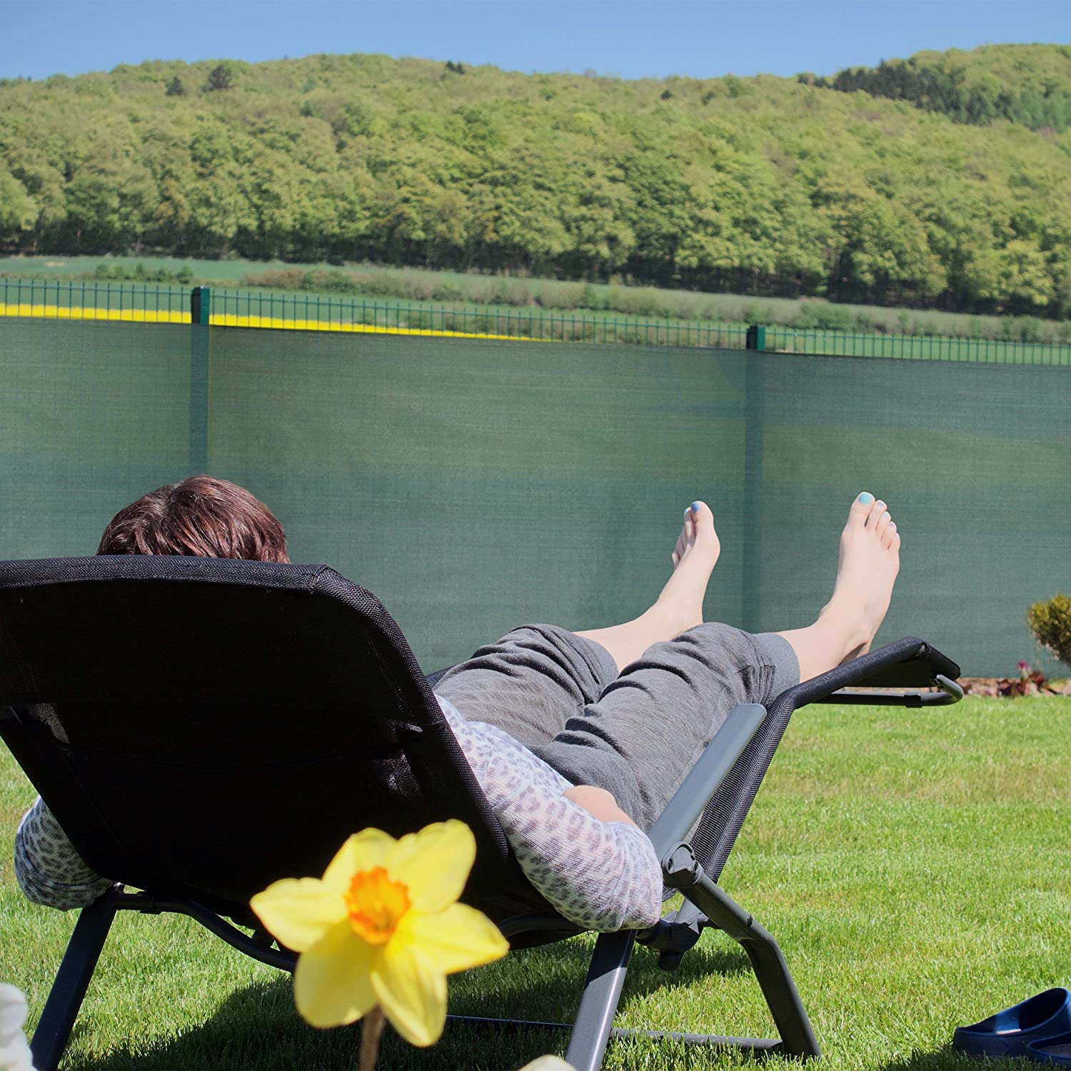 Relaxdays Fence Netting, Privacy Shield for Fences & Railing, HDPE Net, UV-Resistant, Weatherproof, 2 x 50 m, Green - Image 2