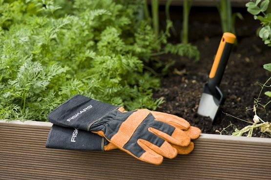 Fiskars Premium Planters Transplanter, Length 27 cm, Stainless Steel Trowel, Black/Orange, Premium, 1000727 - Image 4