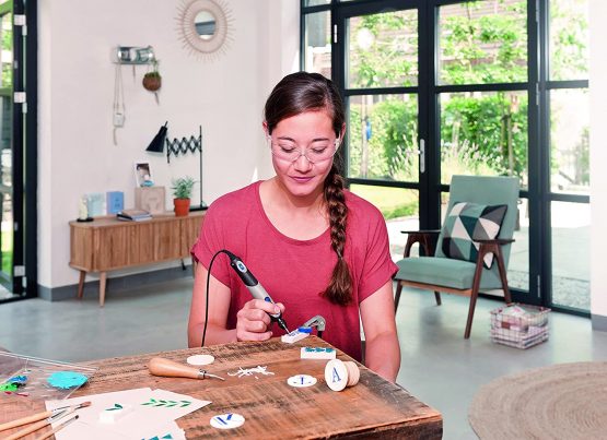 Dremel 2050 Stylo+ Electric Engraver, Versatile Craft Engraving Tool Kit with 15 Accessories and Multi Chuck - Image 4