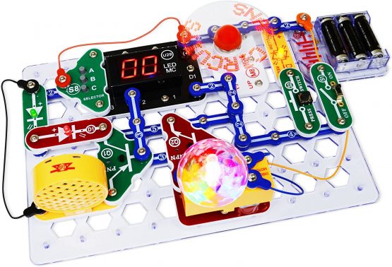 Snap Circuits Arcade SCA-200 | Over 200 STEM Projects | 35 Parts | Full Color Project Manual | STEM Educational Toy for Kids 8+ - Image 3