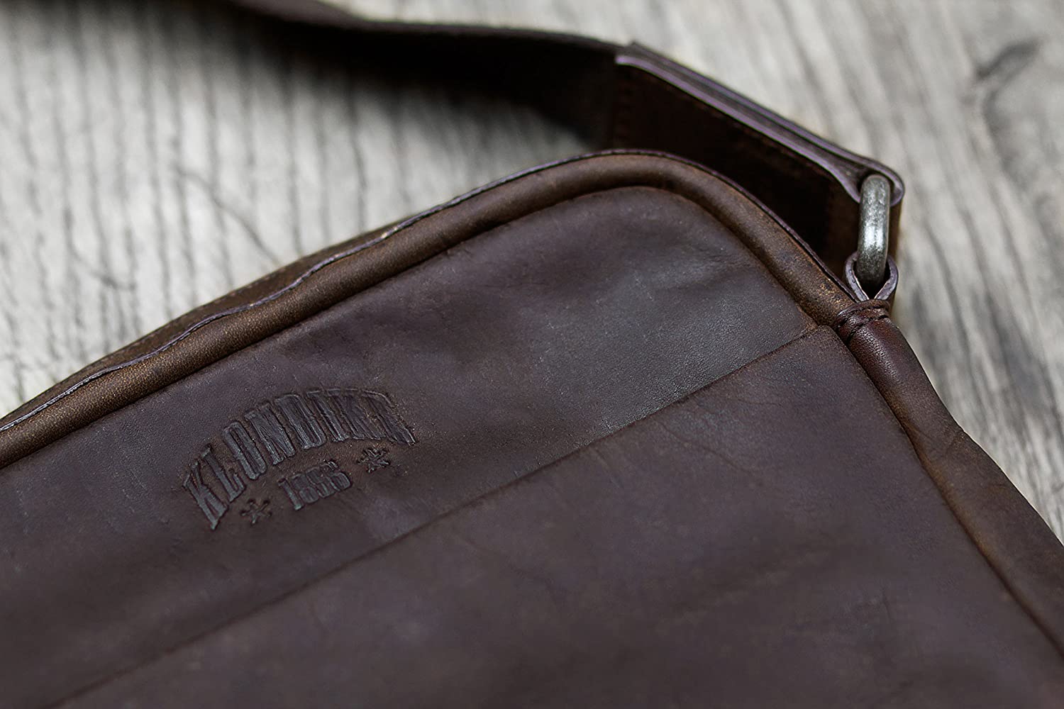 KLONDIKE 1896 Genuine Leather Shoulder Bag 'Jack', a Practical and Robust Messenger Bag for Men and Women Dark Brown - Image 4