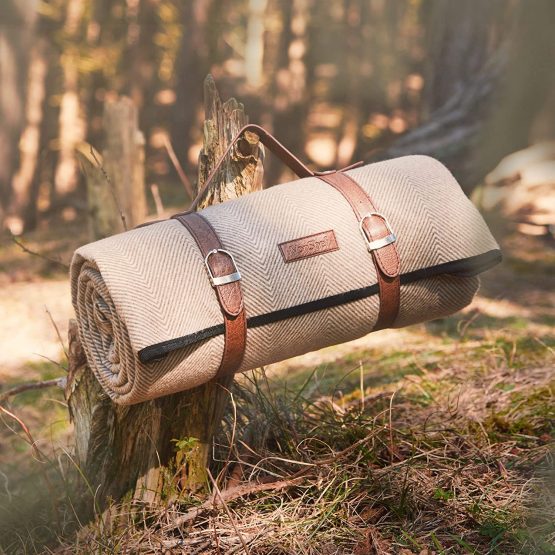 VonShef Herringbone Picnic Blankets, Large Outdoor Picnic Blankets with Waterproof Lining and Faux Leather Carrier Handle, Outdoor Blankets 147 x 180cm (Beige) - Image 3
