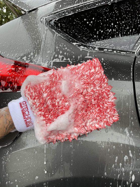 Gtechniq WM2 Microfibre Wash Mitt - Ultra Low Friction Washcloth, Soft Glide Minimises Swirl Marks - Holds Maximum Volume Of Soap Suds, 100% Split Varied Length Polyester Strands For A Quick Easy Wash - Image 4