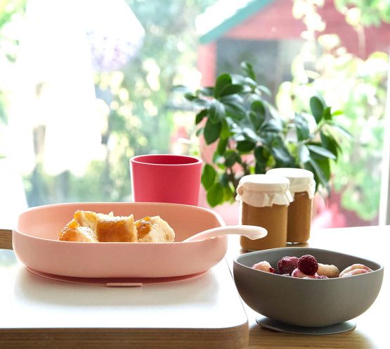 Béaba - Silicone Feeding Meal Set - Set of 4 Pieces : Plate + Bowl + Cup + Spoon - Silicone with Strong Suction pad - Baby and Children - Pink - Image 3