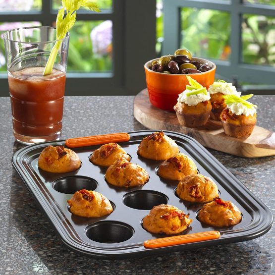 Le Creuset 941013000 Toughened Non-Stick Bakeware 12 Cup Mini Muffin Tray, Black, 30 cm - Image 4