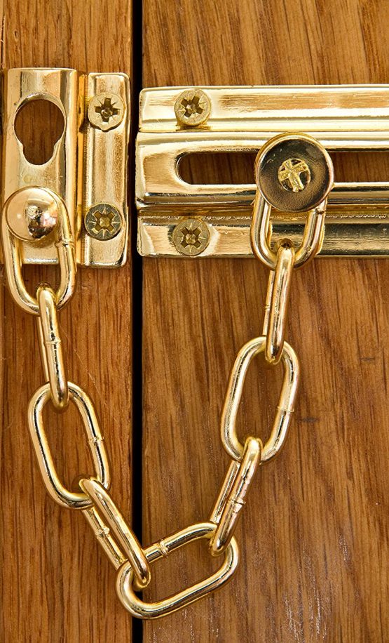 Yale P-1037-PB Door Chain, 6inch/15cm chain length, Polished Brass Finish, Standard Security, Visi Packed, suitable for Wooden doors - Image 2