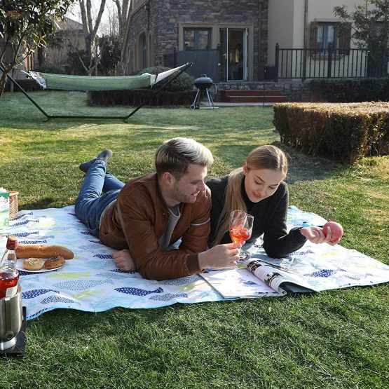 SONGMICS GCM80UW Washable Outdoor Picnic Blanket Foldable to Bag with Shoulder Strap, Lightweight Camping Blanket, Ideal for Travel, Insulated 195 x 150 cm - Image 2