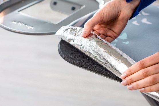Vileda Total Reflect Ironing Board Cover, Fabric, Grey, 120–130 x 38-45 cm - Image 3