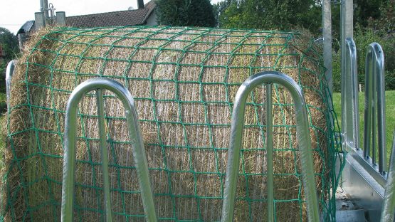 Kerbl 45 mm 2.8 x 2.8 m Filling Net for Farming/Urban Agriculture - Image 2