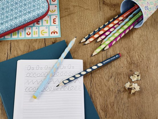 Handwriting Pencil - STABILO EASYgraph B Left Handed Pink - Image 4