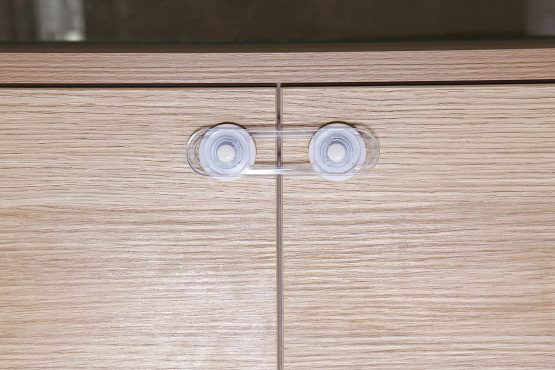 Dreambaby Mini Multi-Purpose Latches - Flexible Baby Safety Door Lock - Transparent - 5 Pack - Model F714 - Image 4