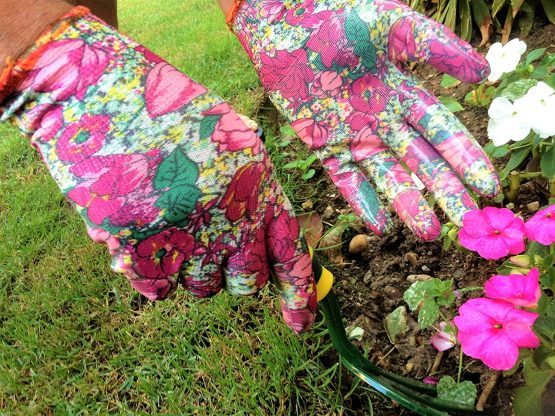 2 Pairs Ladies Gardening Gloves - Lightweight and Durable Work Gloves for Garden and Household Tasks - Ideal Gardening Gift for Women. (Medium, Rose Garden Floral) - Image 2