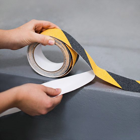 Relaxdays 5 m Grip Tape Anti Non-Slip Steps Traction For Indoor And Outdoor Use, 50 mm, Black-Yellow, Synthetic Fiber, 500 x 5 x 5 cm - Image 4
