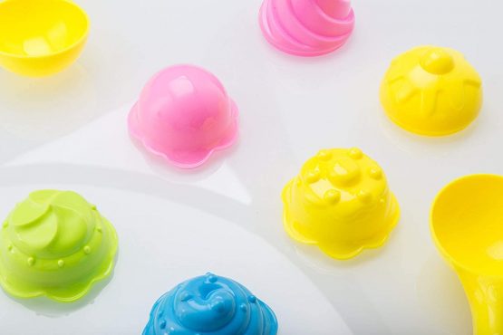 Top Race Beach Set, Ice Cream and Cake Series Mould Set, 14 Piece Set with Large 9 Inch Ice Cream Bucket, Yellow or Blue (Yellow) - Image 4